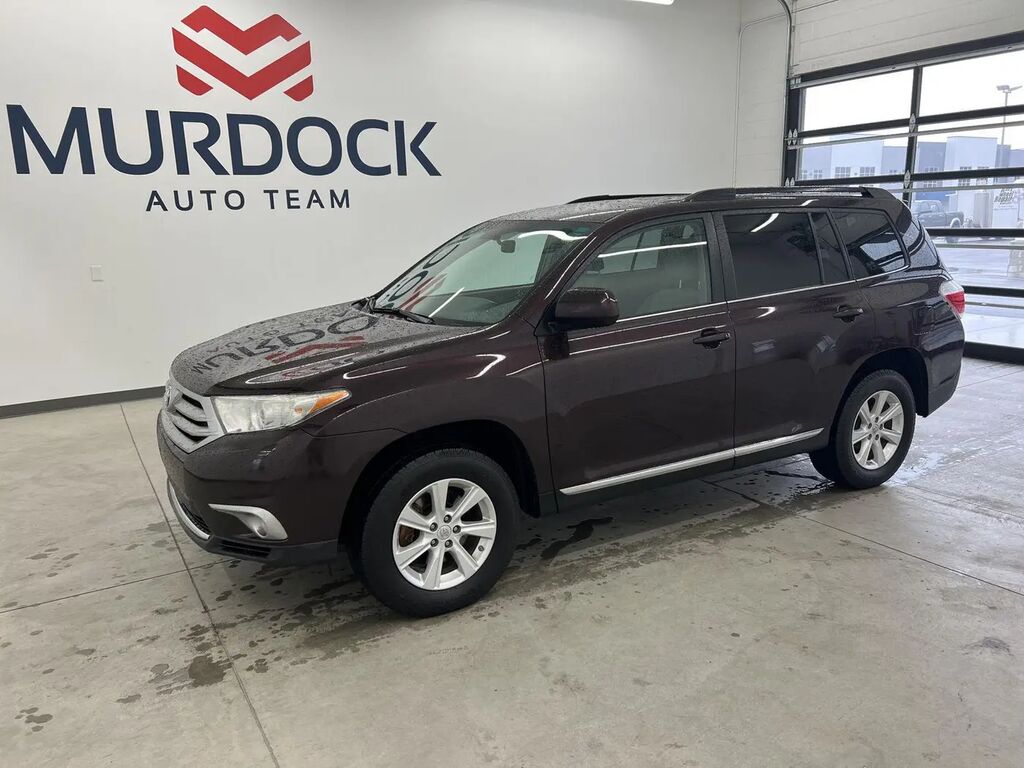 2011 Toyota Highlander Base — photo 1 of 13