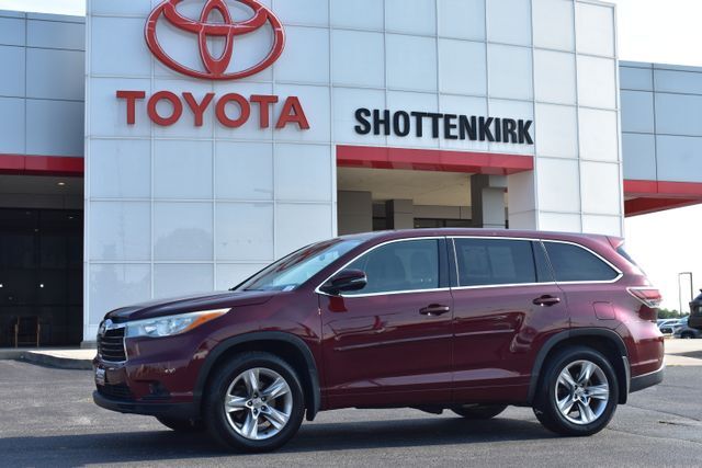 2016 Toyota Highlander LE V6 — photo 1 of 13