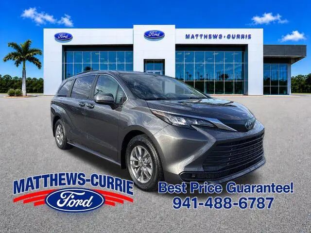 2025 Toyota Sienna LE 8-Passenger