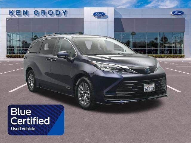 2021 Toyota Sienna LE 8-Passenger