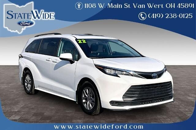 2022 Toyota Sienna LE 8-Passenger