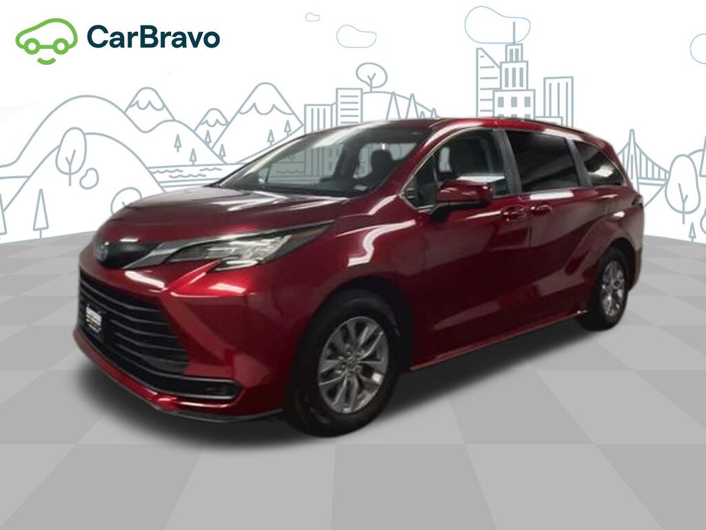2023 Toyota Sienna LE — photo 1 of 6