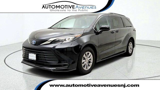 2024 Toyota Sienna LE