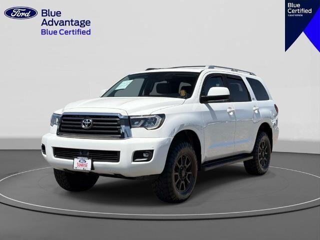 2019 Toyota Sequoia SR5 — photo 1 of 17