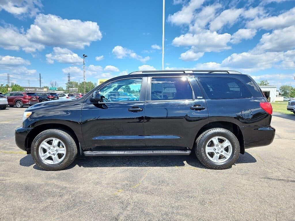 2014 Toyota Sequoia SR5 — photo 1 of 2