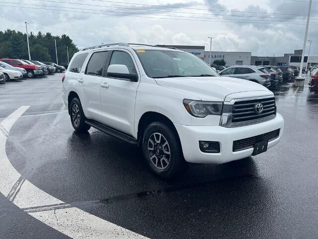 2019 Toyota Sequoia SR5 — photo 1 of 13