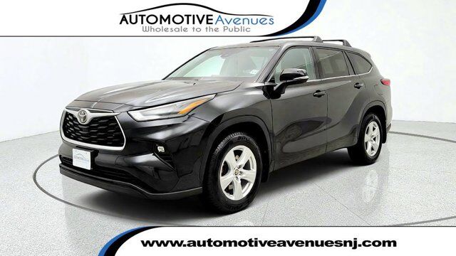 2022 Toyota Highlander LE