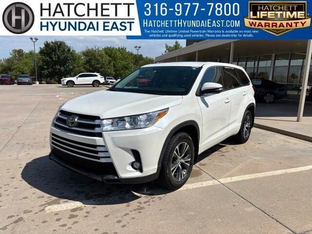 2017 Toyota Highlander LE Plus — photo 1 of 24