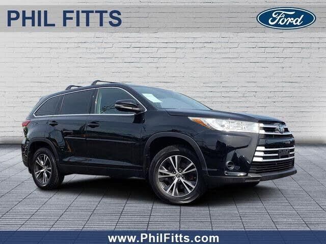 2019 Toyota Highlander LE — photo 1 of 1