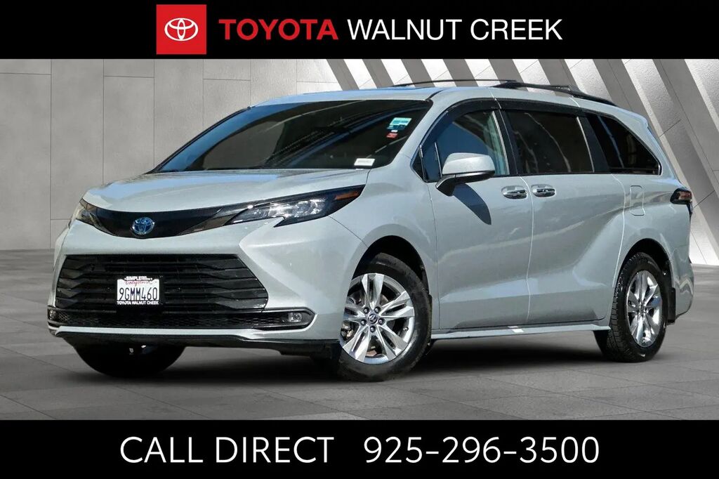 2023 Toyota Sienna Woodland Edition — photo 1 of 13