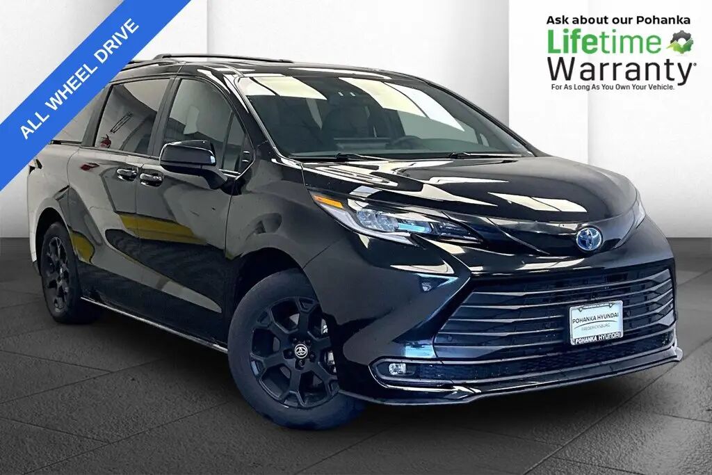 2025 Toyota Sienna Woodland Edition — photo 1 of 13