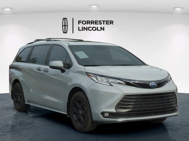 2025 Toyota Sienna Woodland Edition