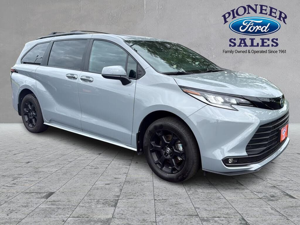 2025 Toyota Sienna Woodland Edition — photo 1 of 1