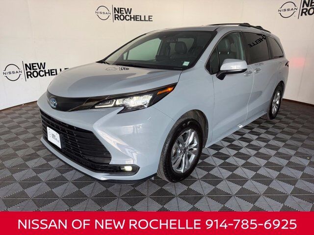 2023 Toyota Sienna Woodland Edition