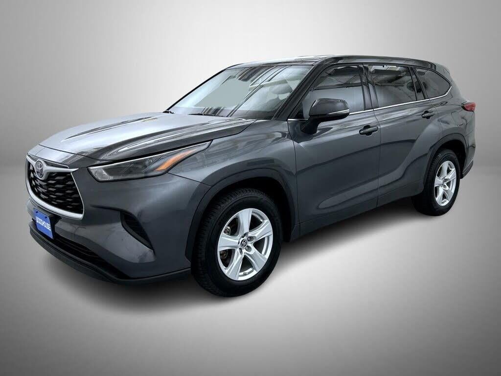 2022 Toyota Highlander L — photo 1 of 3