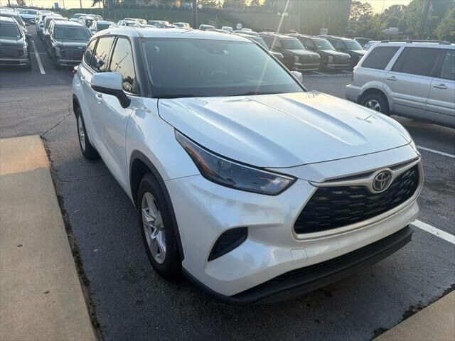 2022 Toyota Highlander L — photo 1 of 20