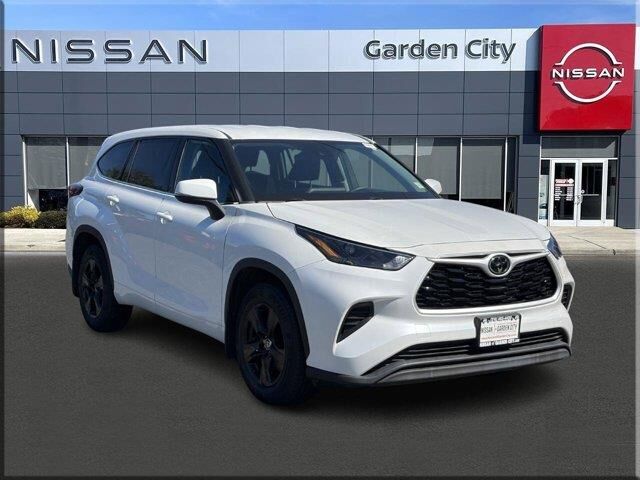 2022 Toyota Highlander L — photo 1 of 13