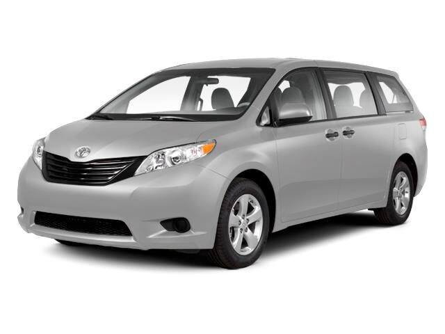 2013 Toyota Sienna XLE 7-Passenger — photo 1 of 4
