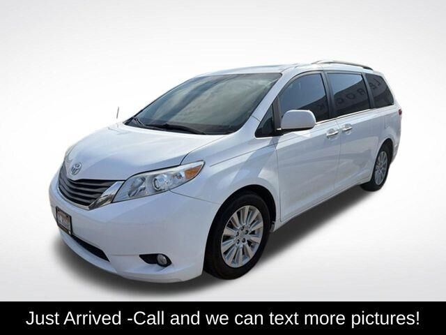 2013 Toyota Sienna XLE 7-Passenger — photo 1 of 12