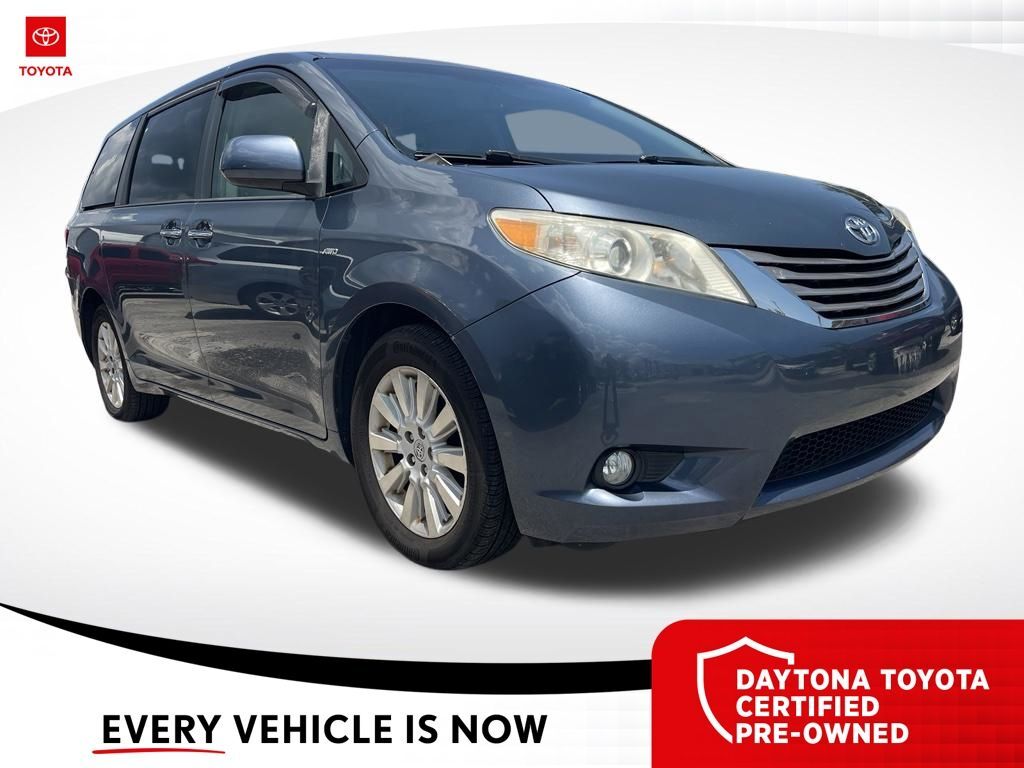 2016 Toyota Sienna XLE — photo 1 of 10