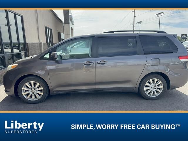 2014 Toyota Sienna XLE 7-Passenger — photo 1 of 1