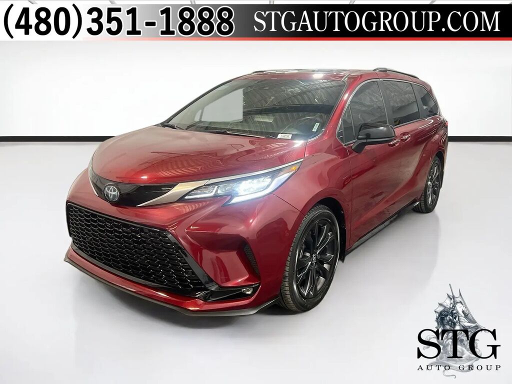 2023 Toyota Sienna XSE 7-Passenger — photo 1 of 13