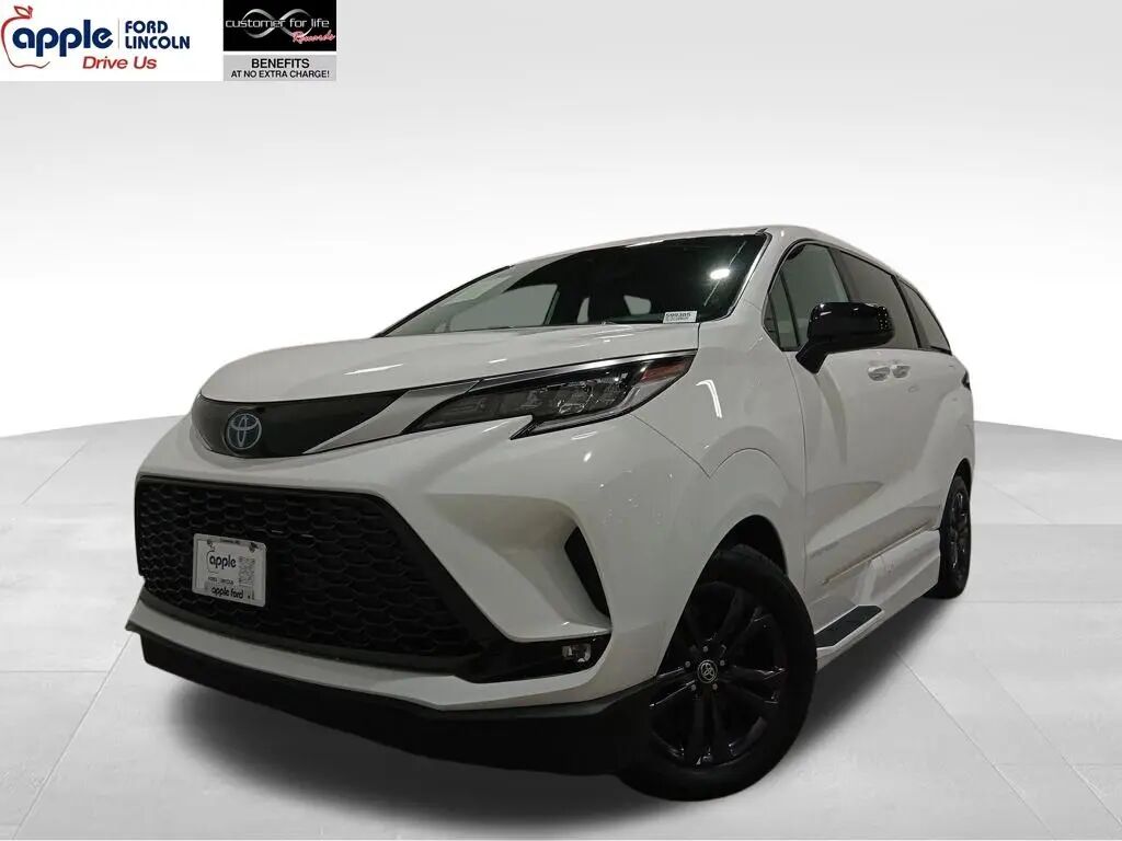 2024 Toyota Sienna XSE 7-Passenger — photo 1 of 26