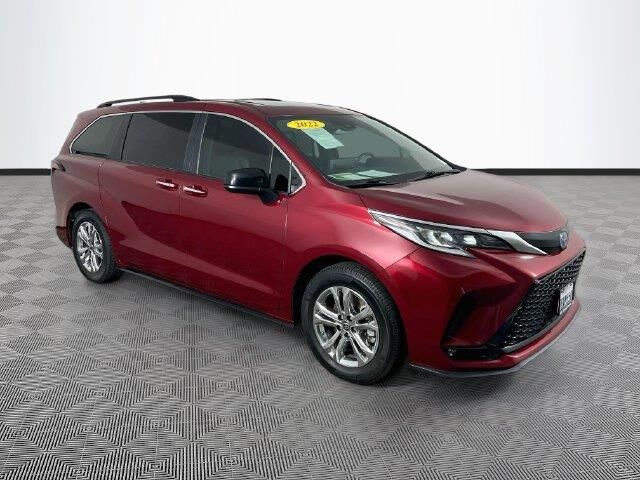 2022 Toyota Sienna XSE 7-Passenger