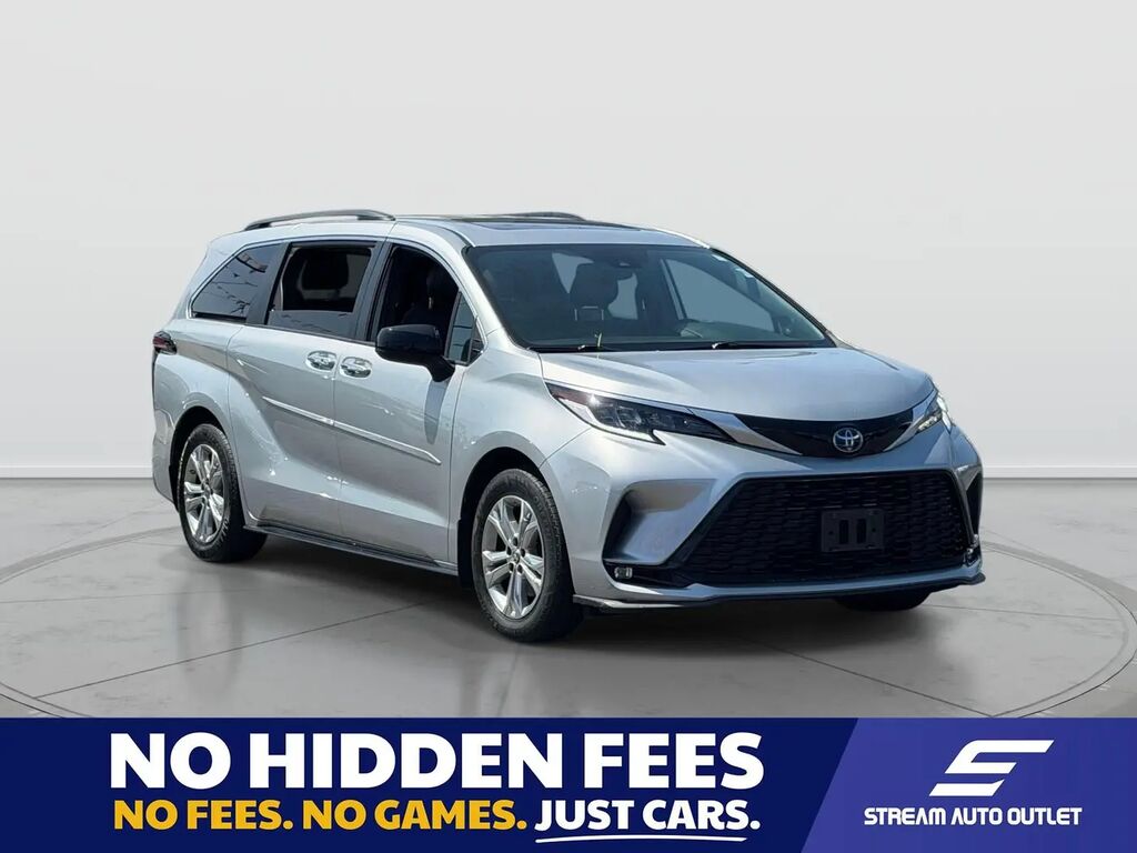 2022 Toyota Sienna XSE 7-Passenger — photo 1 of 10