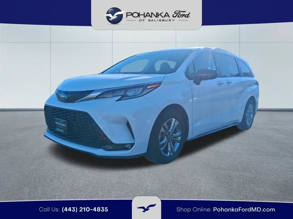 2023 Toyota Sienna XSE 7-Passenger — photo 1 of 13