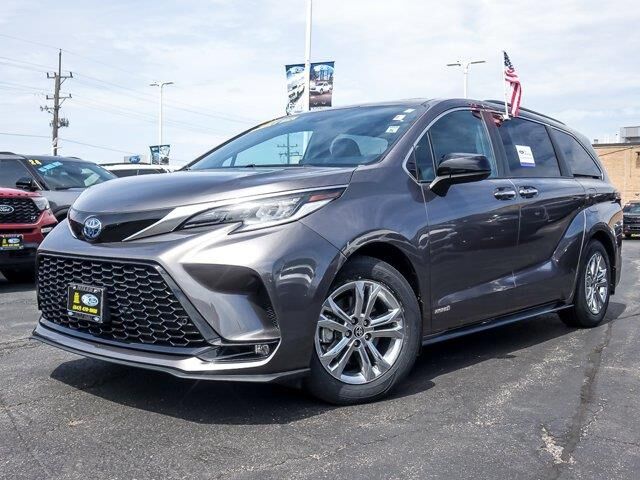 2021 Toyota Sienna XSE 7-Passenger — photo 1 of 27