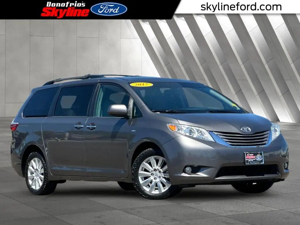 2017 Toyota Sienna XLE 7-Passenger — photo 1 of 20