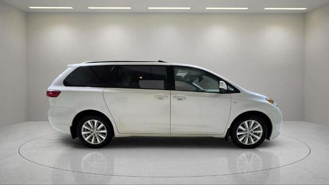 2017 Toyota Sienna XLE 7-Passenger