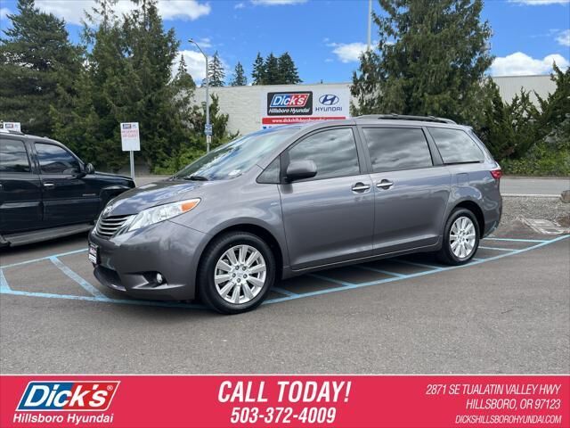 2017 Toyota Sienna XLE 7-Passenger — photo 1 of 1