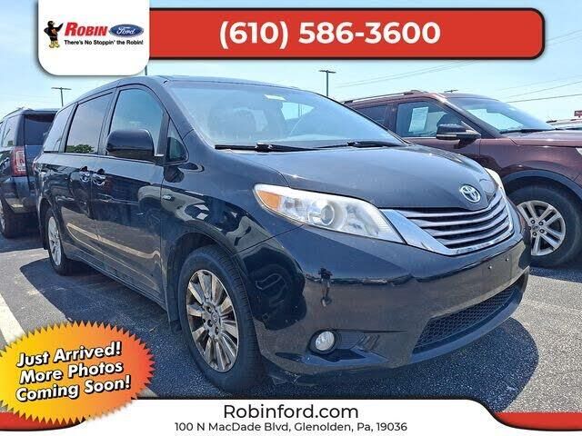 2017 Toyota Sienna XLE 7-Passenger — photo 1 of 11