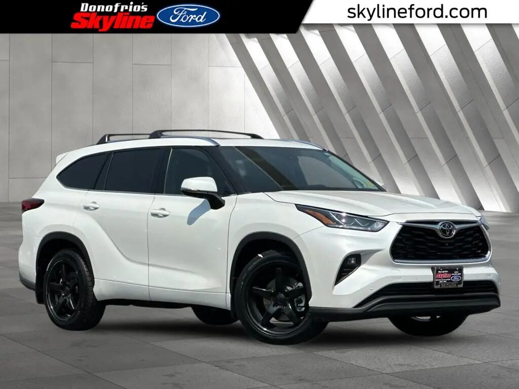 2022 Toyota Highlander Limited — photo 1 of 39