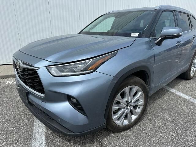 2022 Toyota Highlander Limited — photo 1 of 18