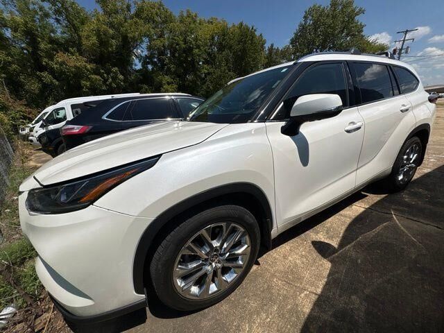 2020 Toyota Highlander Limited — photo 1 of 4