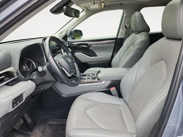 2022 Toyota Highlander Limited — photo 1 of 26