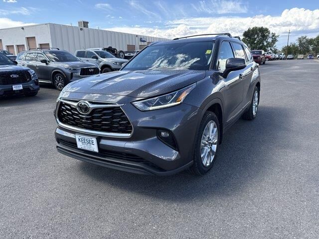 2022 Toyota Highlander Limited — photo 1 of 26