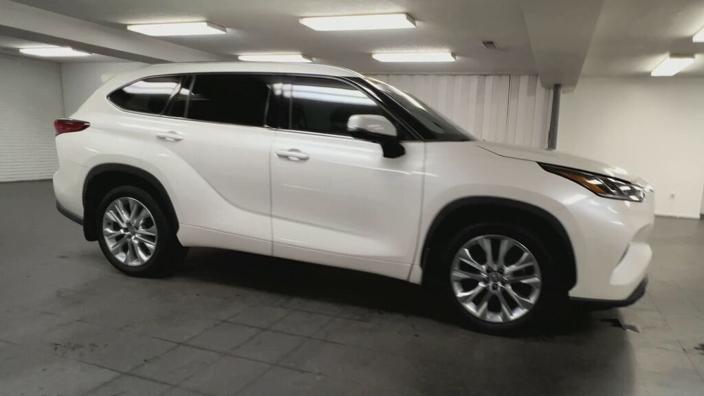 2021 Toyota Highlander Limited — photo 1 of 7