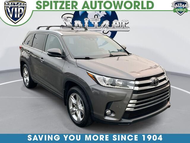 2017 Toyota Highlander Limited — photo 1 of 13