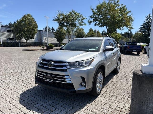 2017 Toyota Highlander Limited — photo 1 of 12
