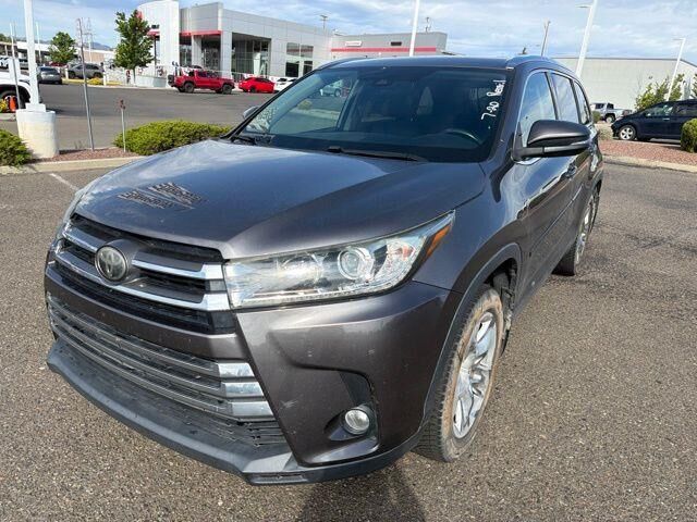 2018 Toyota Highlander Limited — photo 1 of 2