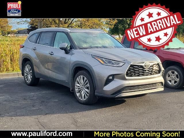 2025 Toyota Highlander Hybrid Platinum