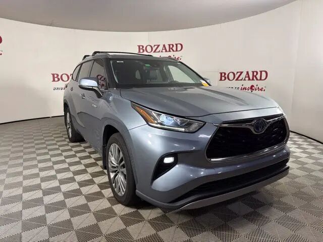 2021 Toyota Highlander Hybrid Platinum