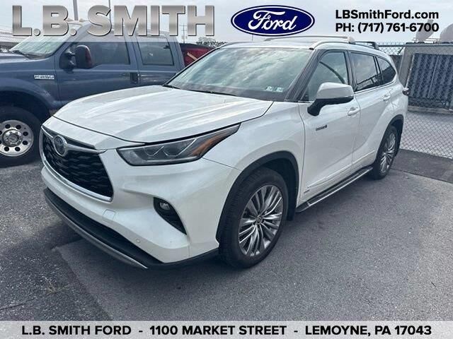2020 Toyota Highlander Hybrid Platinum — photo 1 of 13