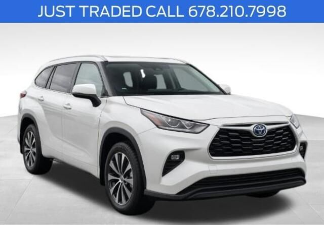 2022 Toyota Highlander Hybrid Platinum