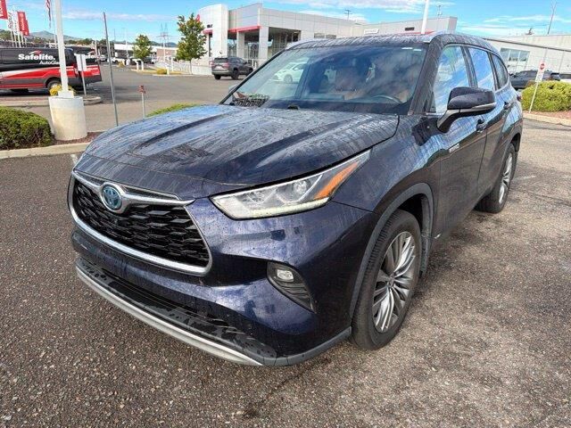 2020 Toyota Highlander Hybrid Platinum — photo 1 of 13