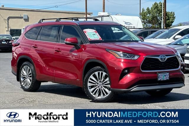 2021 Toyota Highlander Hybrid Platinum